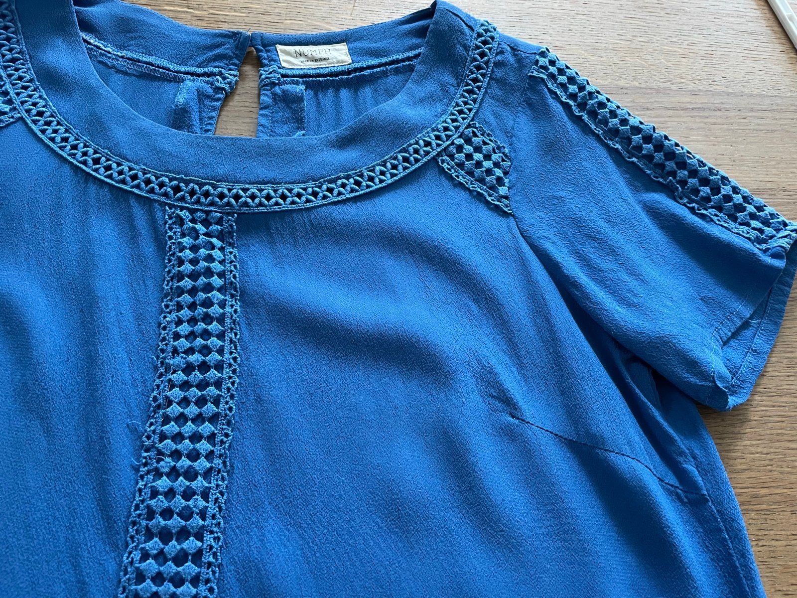 Numph shirt maat 40 met korte mouwen en opengewerkte details, Kleding | Dames, Maat 38/40 (M), Blauw, Ophalen of Verzenden, Zo goed als nieuw