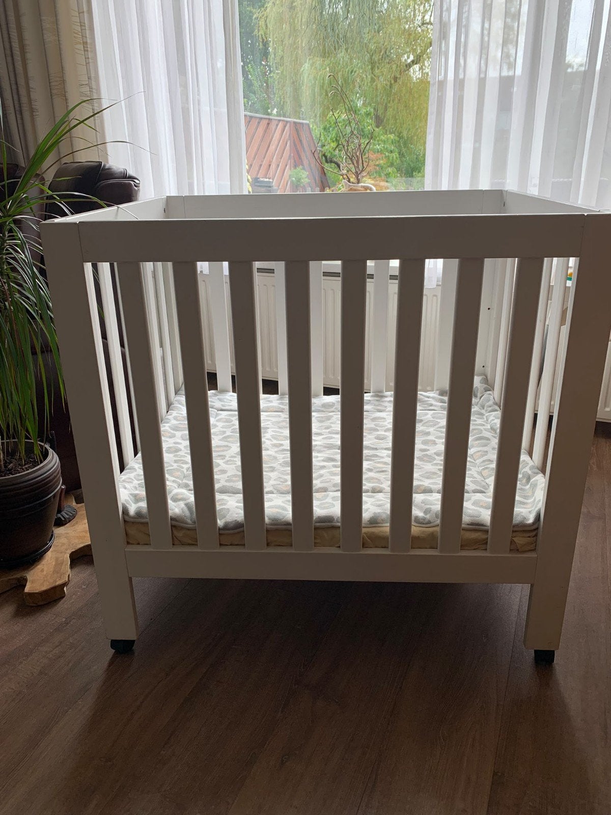 Babybox - Wit - Van Asten, Kinderen en Baby's, Boxen, Ophalen, Zo goed als nieuw, Rechthoekig, Wieltjes