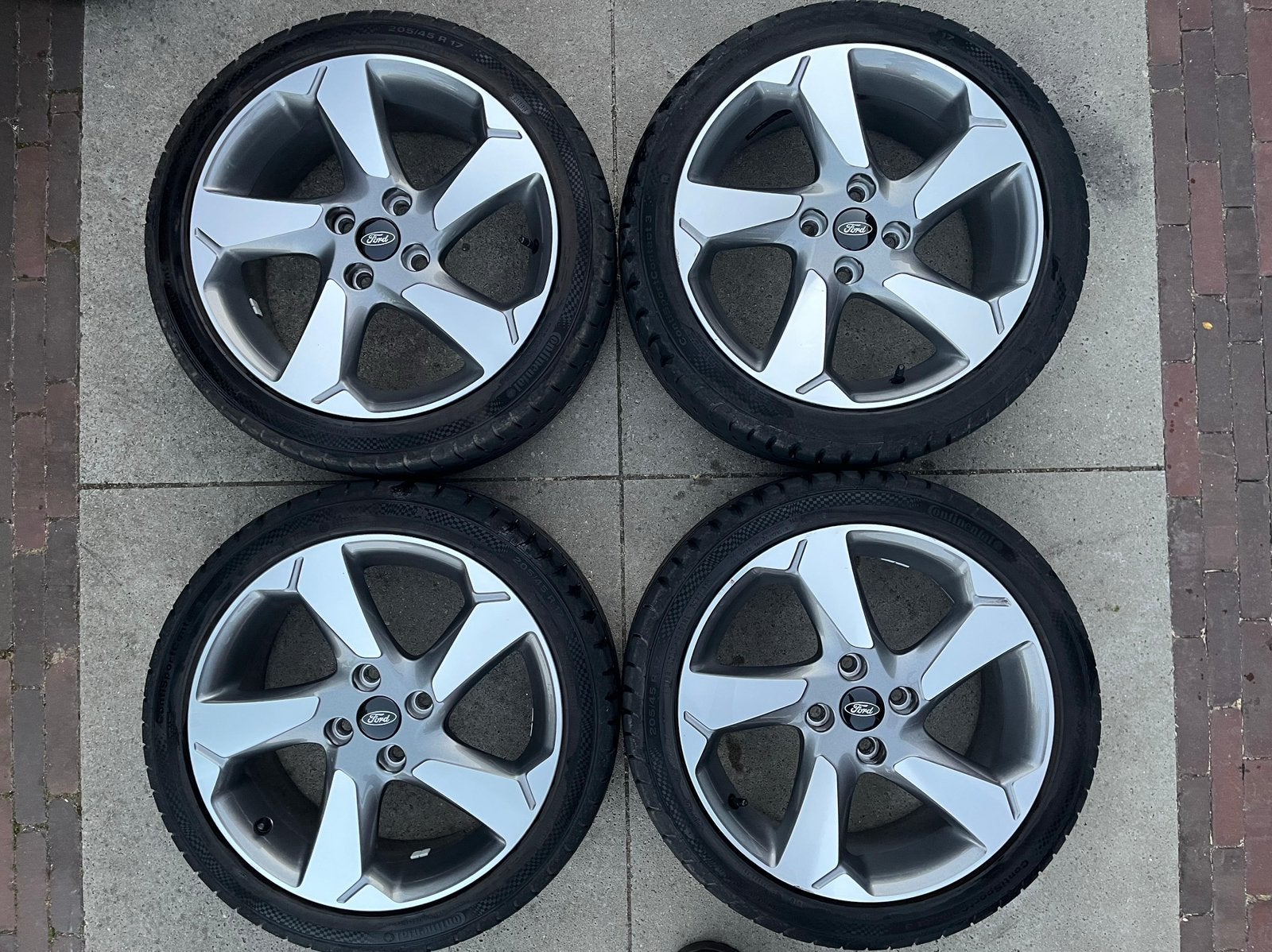 Ford Fiesta MK8 17 inch 4x108 Continental zomer TPMS, Ophalen, Gebruikt, Ford, Banden en Velgen