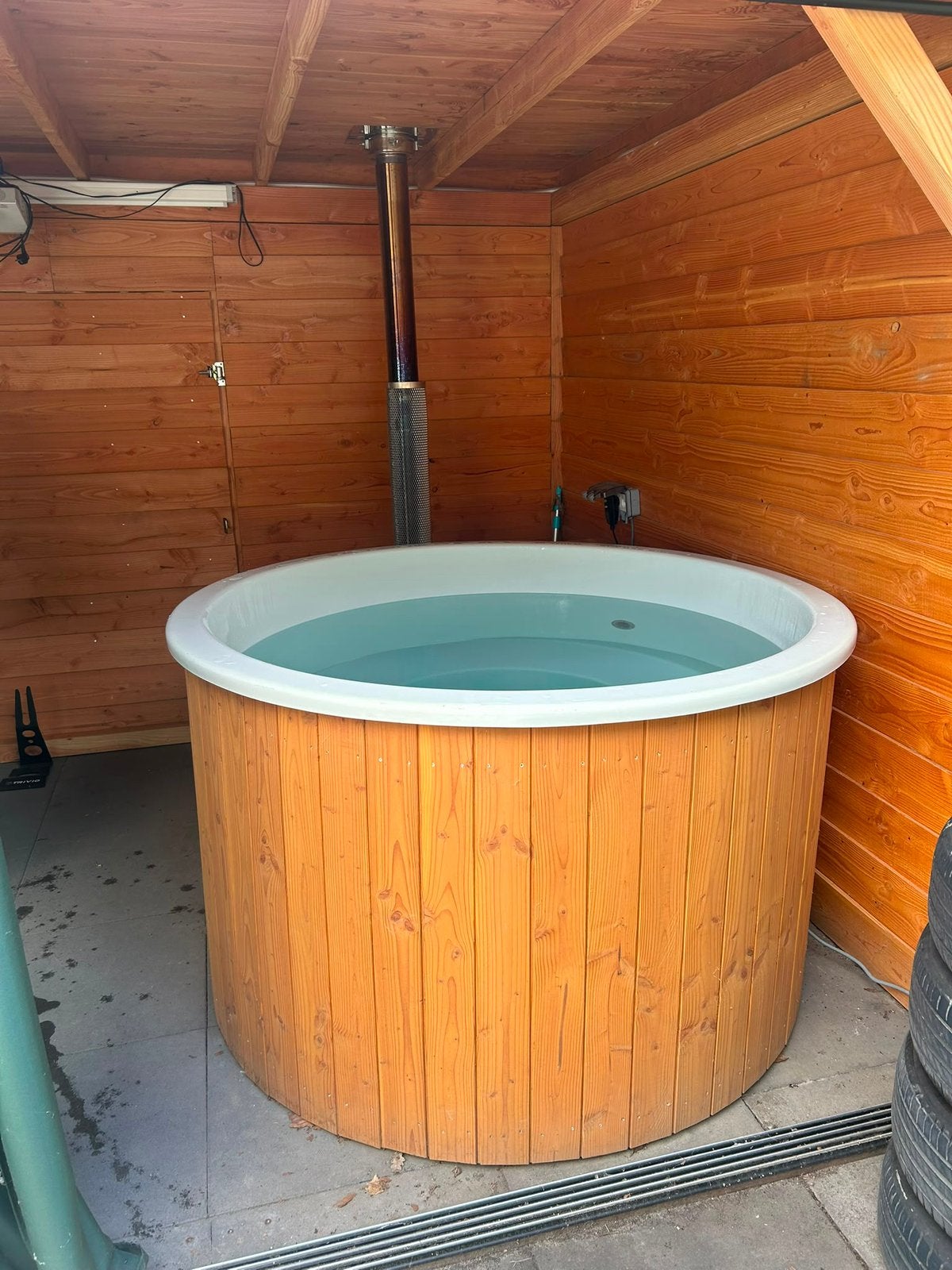 Welvaere bjorn gebruikte hottub - houtgestookt - 316 rvs, Tuin en Terras, Bubbelbaden en Hottubs, Ophalen, Trap, 7921AE, Fast Fair b.v.