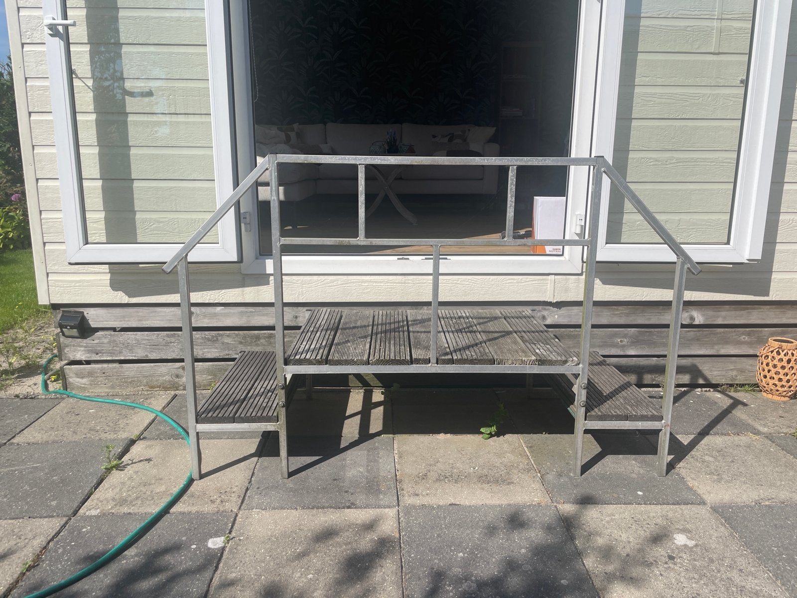 2 stuks Stevige houten trappen met metalen leuning, Ophalen, Gebruikt