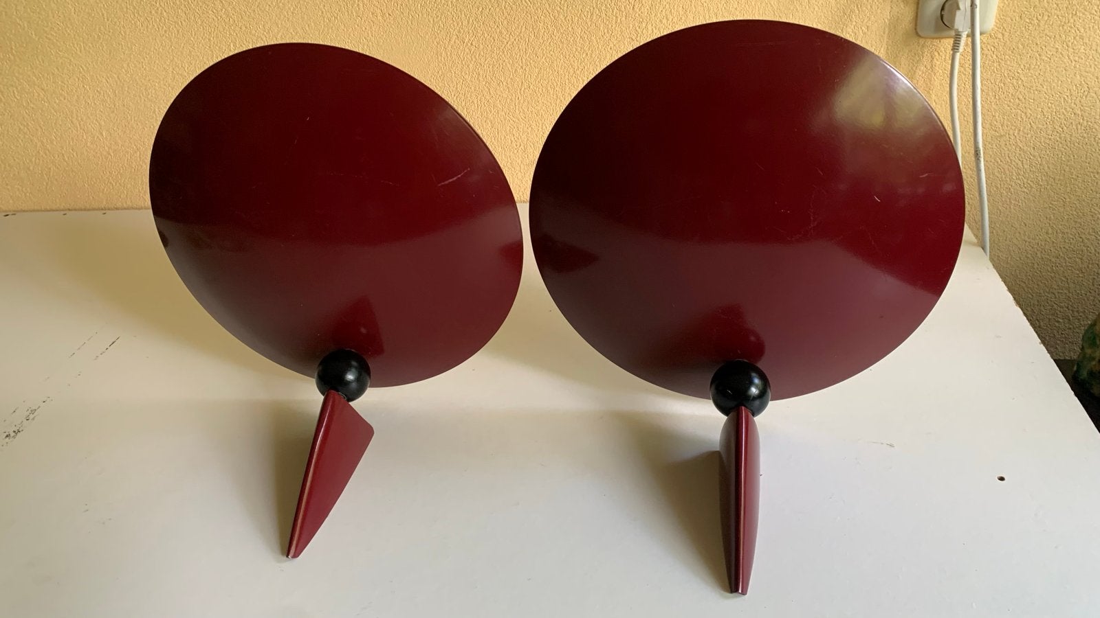 Set van 2 vintage Herda wandlampen, bordeauxrood, metaal, Huis en Inrichting, Lampen | Wandlampen, Rood, Indirect licht, Ophalen of Verzenden