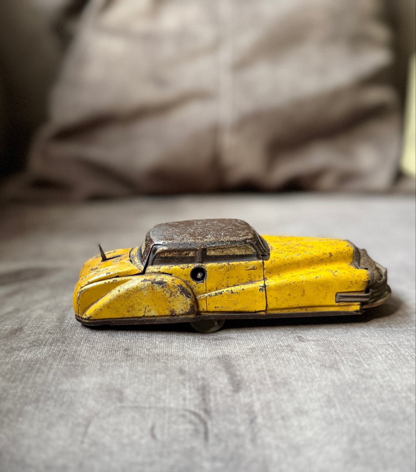 Antieke vintage blikken speelgoedauto - Geel, Made in France, Ophalen of Verzenden