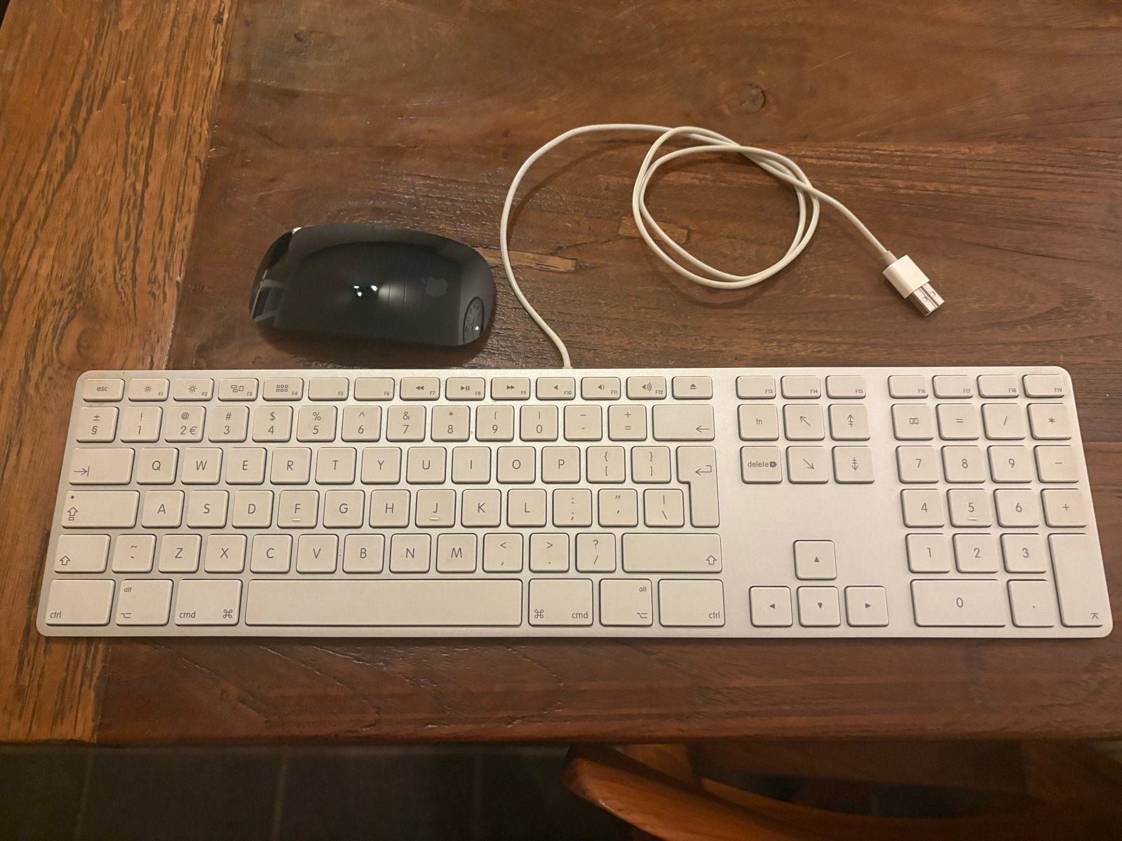 Apple Magic Mouse oplaadbaar en USB Numeriek Toetsenbord, Computers en Software, Rechtshandig, Muis, Gebruikt, Toetsenbord en muis-set