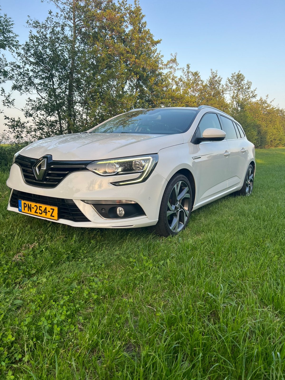 Foto 3 van Renault Mégane 1.2 Energy TCe Bose 130pk 2017 Wit
