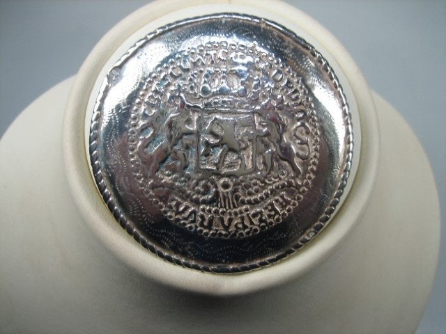 Antieke zilveren Broekstukken nu vermaakt als Broche 1905, Ophalen of Verzenden, Zilver, Broche