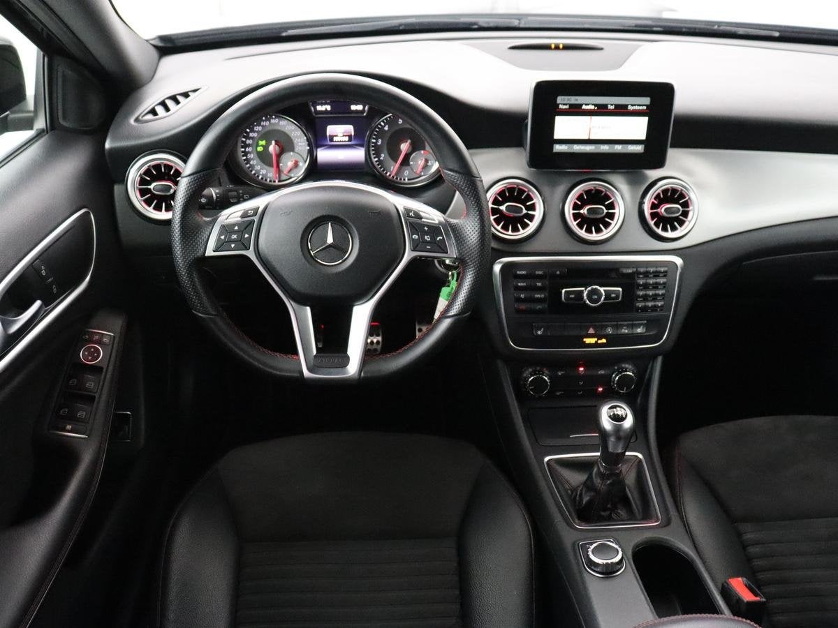 Mercedes-Benz GLA-klasse 200 AMG Line | Panoramadak | Stoelv, Auto's, Voorwielaandrijving, Stof, Zwart, 1595 cc