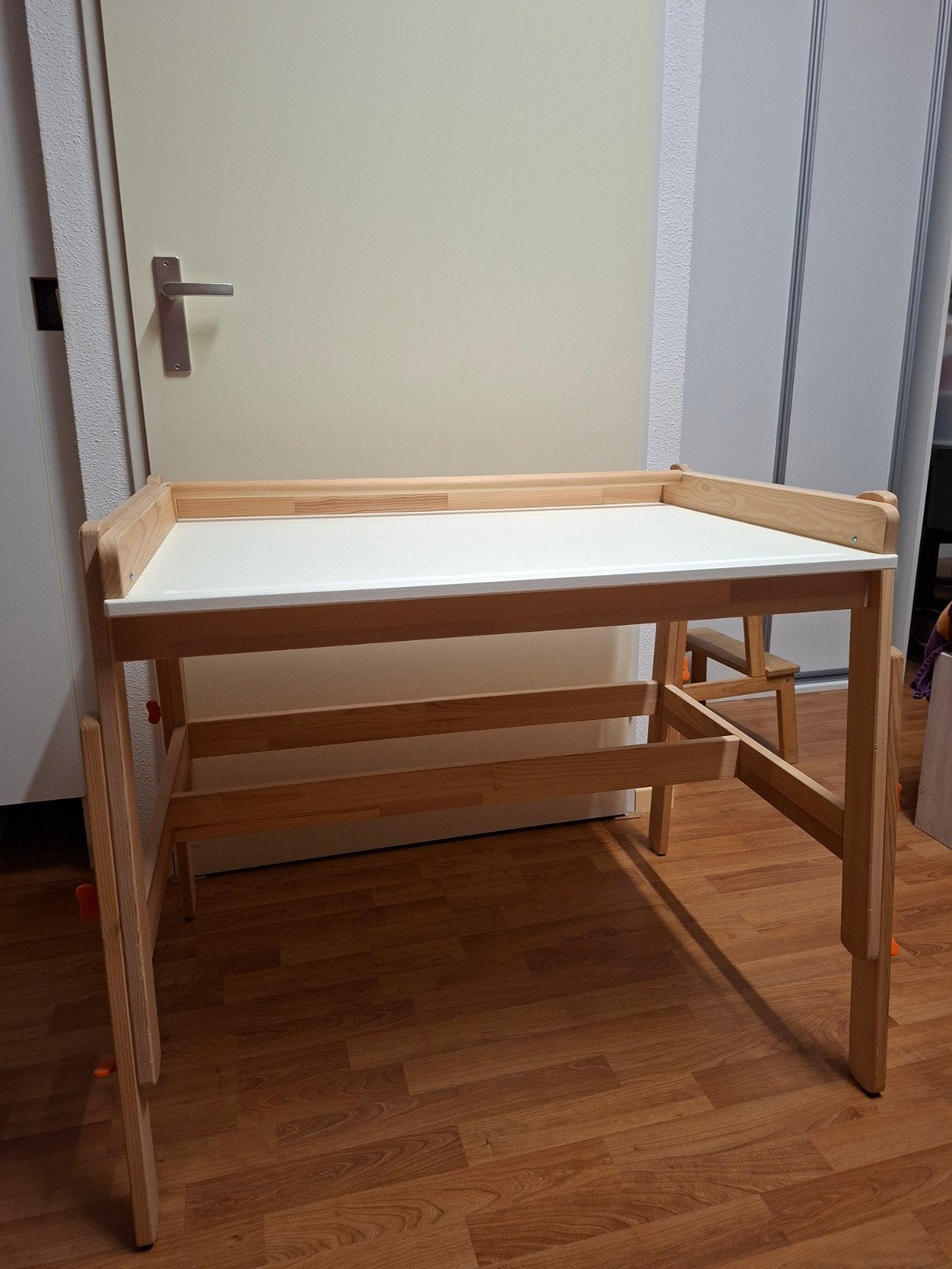 Flisat verstelbare houten tafel van ikea incl. Kruk, Ophalen, Zo goed als nieuw, Overige typen