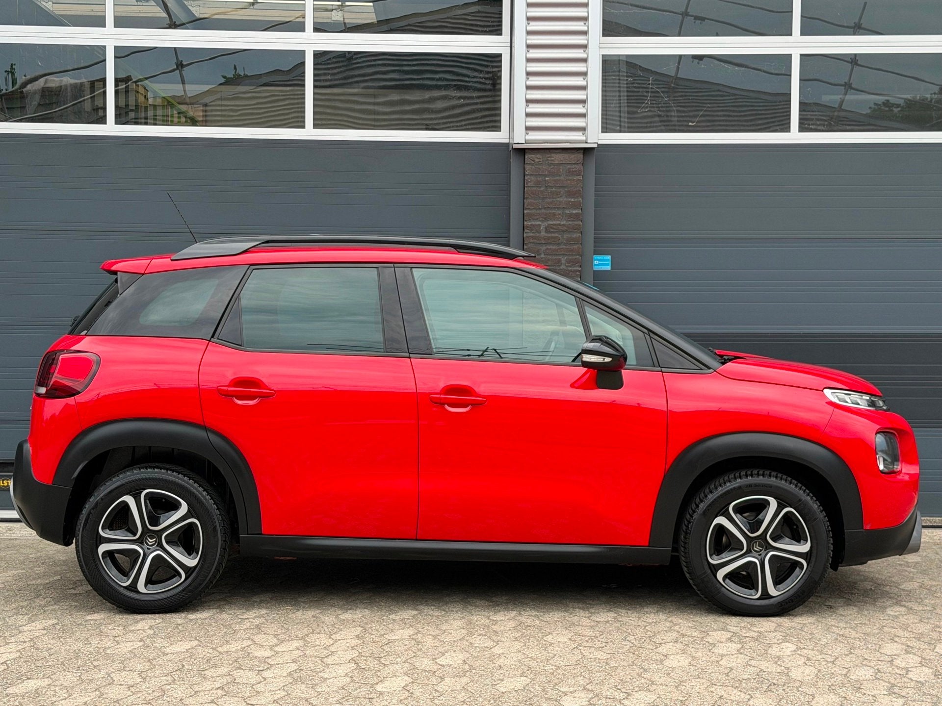 Citroen C3 Aircross 1.2 PureTech S&S Shine NAVI CRUISE PDC R, Auto's, Voorwielaandrijving, Gebruikt, 1199 cc, 49 €/maand