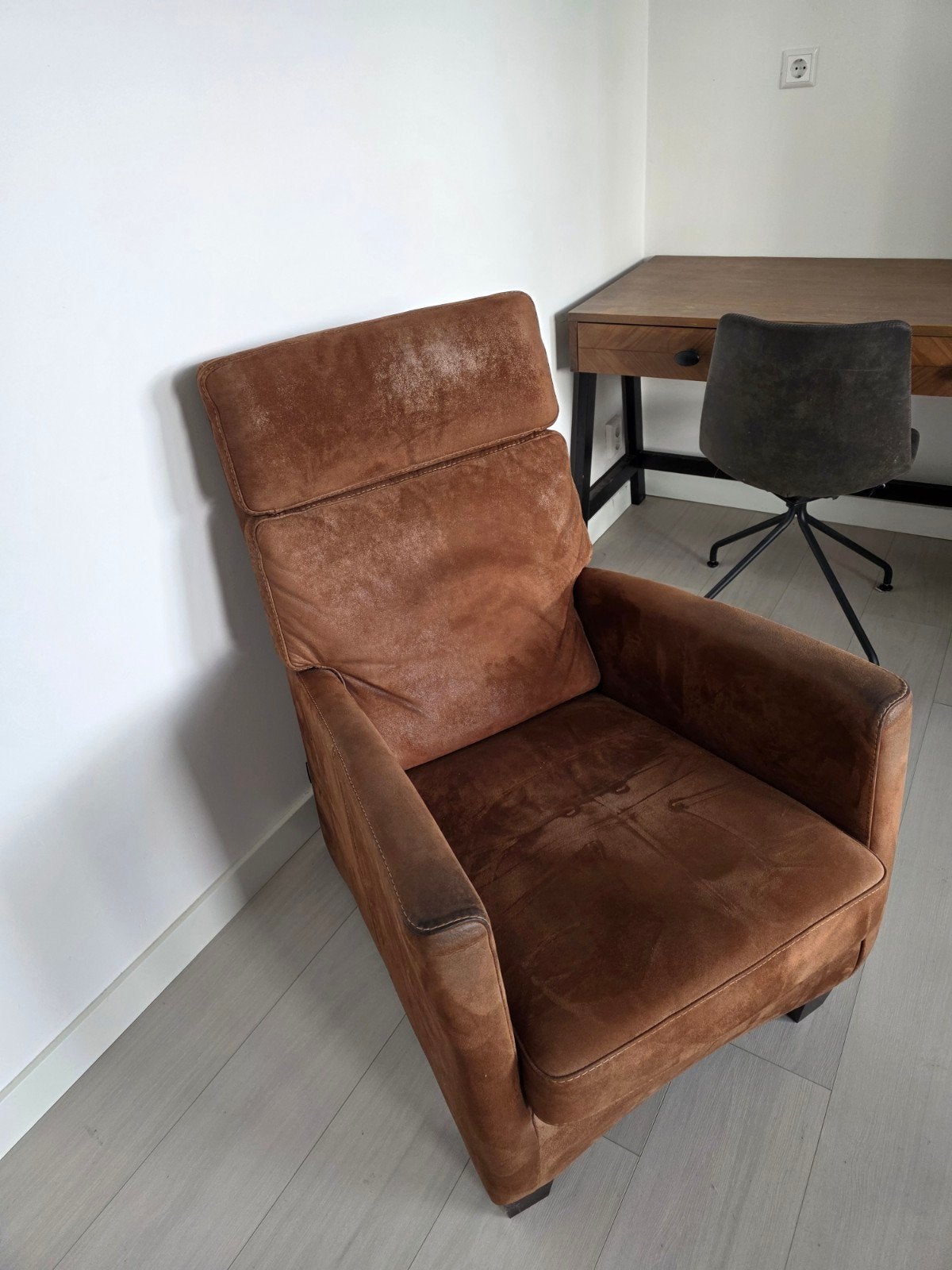 Comfortabele bruine fauteuil - Af te halen in Stompetoren, Huis en Inrichting, Ophalen, Gebruikt, Klassiek, Comfortabel, 75 tot 100 cm