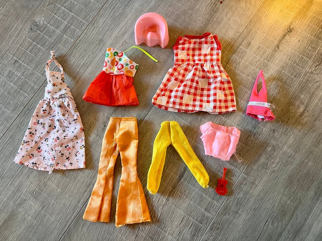 Vintage retro Barbie Sindy Fleur barbiekleertjes kleren spul, Ophalen of Verzenden, Zo goed als nieuw, Kleertjes