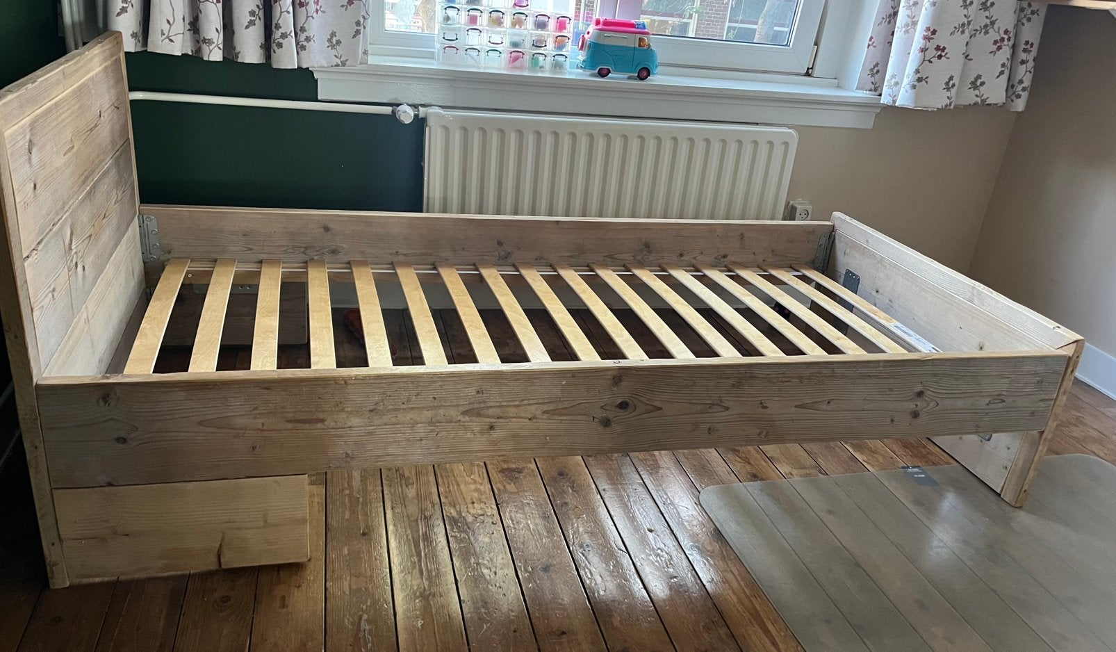 Steigerhouten bed met lade, Ophalen, Eenpersoons, Steigerhout, Zo goed als nieuw