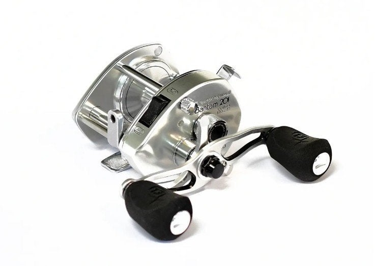 Shimano Bantam 201SG Vintage Baitcaster – Linkshandig, Ophalen of Verzenden, Nieuw, Molen