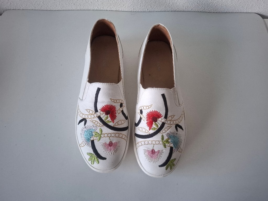 Lazamani maat 42 mooie geborduurde witte leren instappers, Kleding | Dames, Schoenen, Verzenden, Wit, Lazamani, Sneakers of Gympen