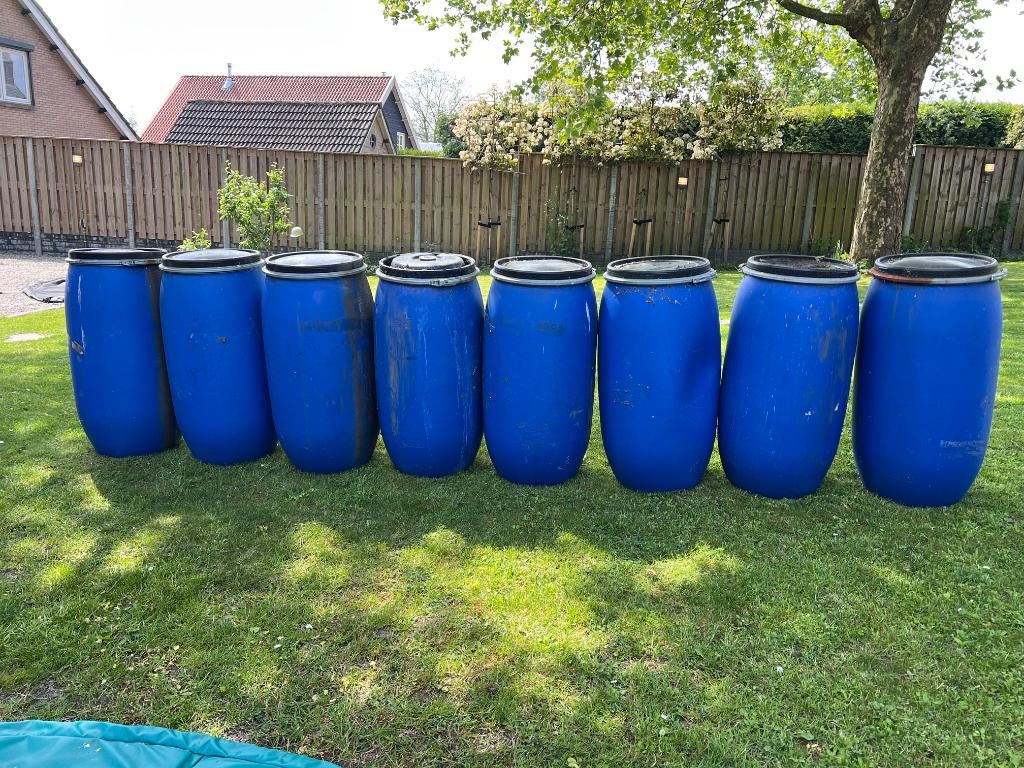 Kunststof blauwe vaten vaten/tonnen (8x), Tuin en Terras, Regentonnen, 150 liter of meer, Ophalen, Gebruikt, Kunststof