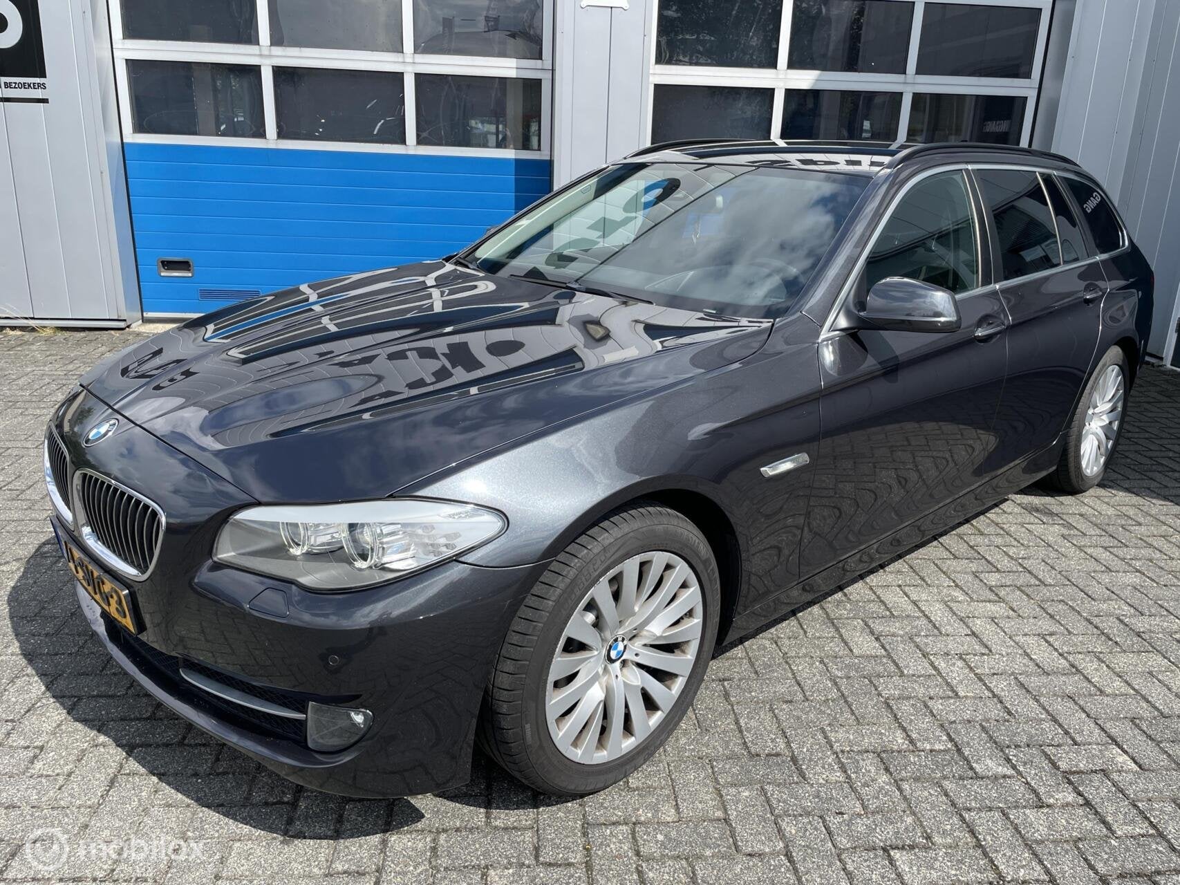 BMW 5-serie Touring 523i High Executive Leer-Xenon-Trekhaak, Euro 5, Achterwielaandrijving, Gebruikt, Zwart