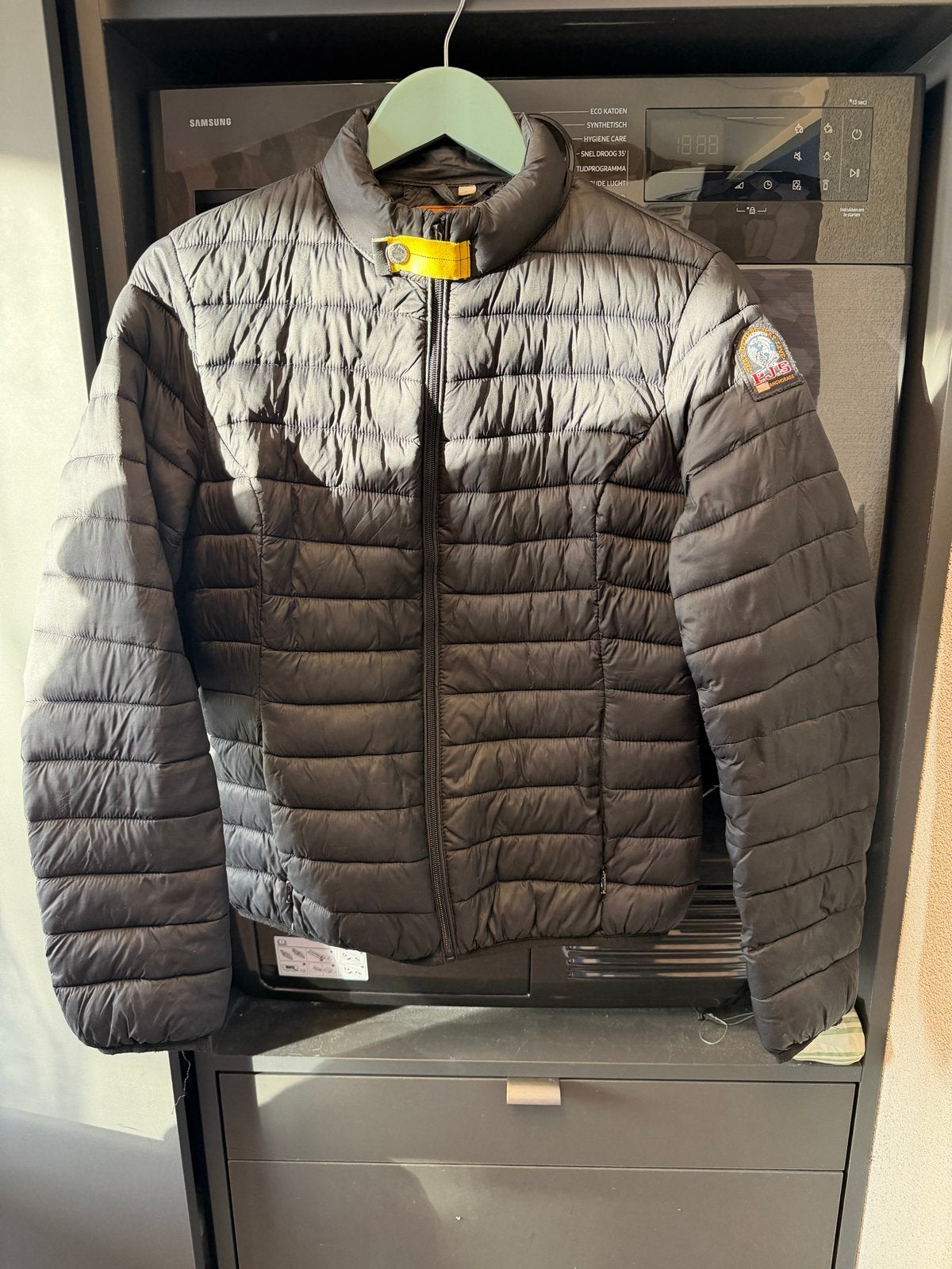 Parajumpers PJS donsjack maat M zwart valt klein uit, Verzenden, Gedragen, Maat 48/50 (M), Zwart