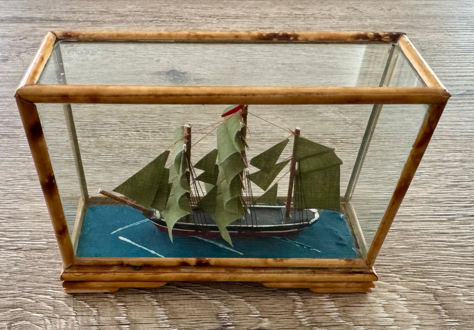 Antiek scheepsmodel in glazen vitrine - Maritieme decoratie, Ophalen of Verzenden