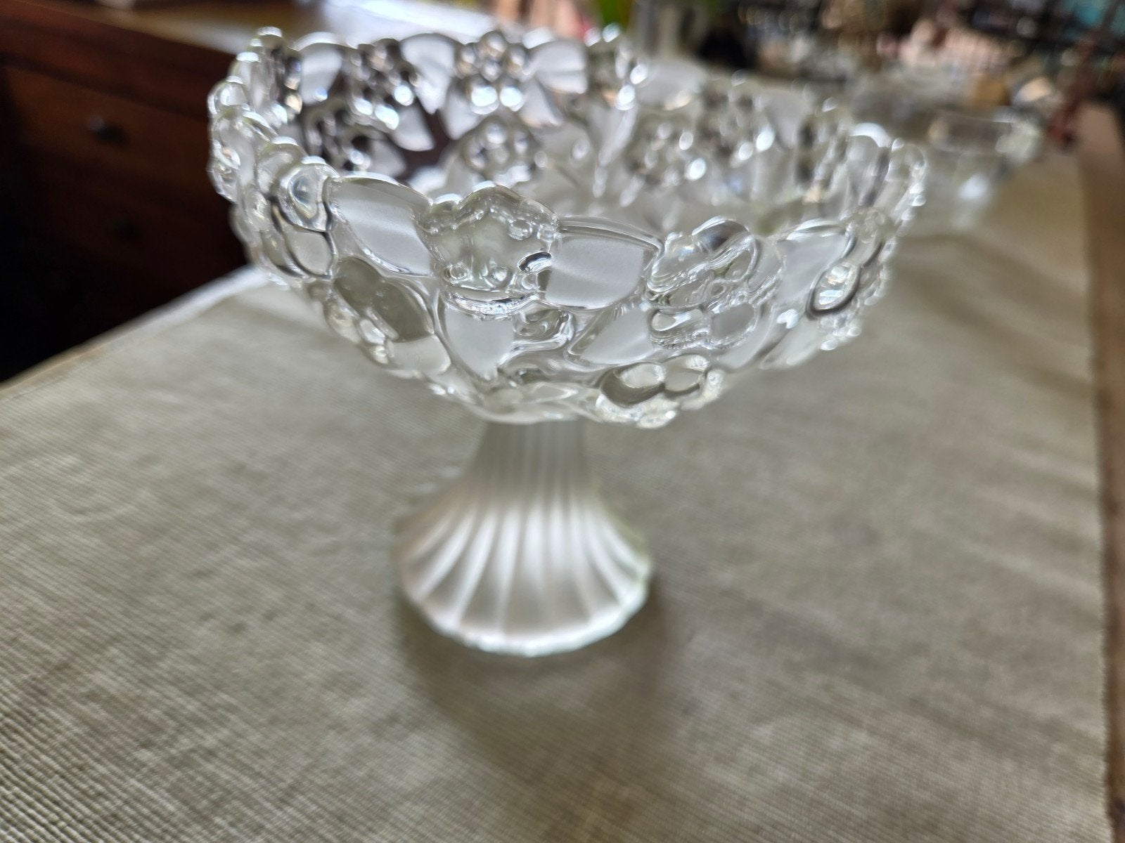 Decoratieve glazen schaal op voet, Ophalen of Verzenden