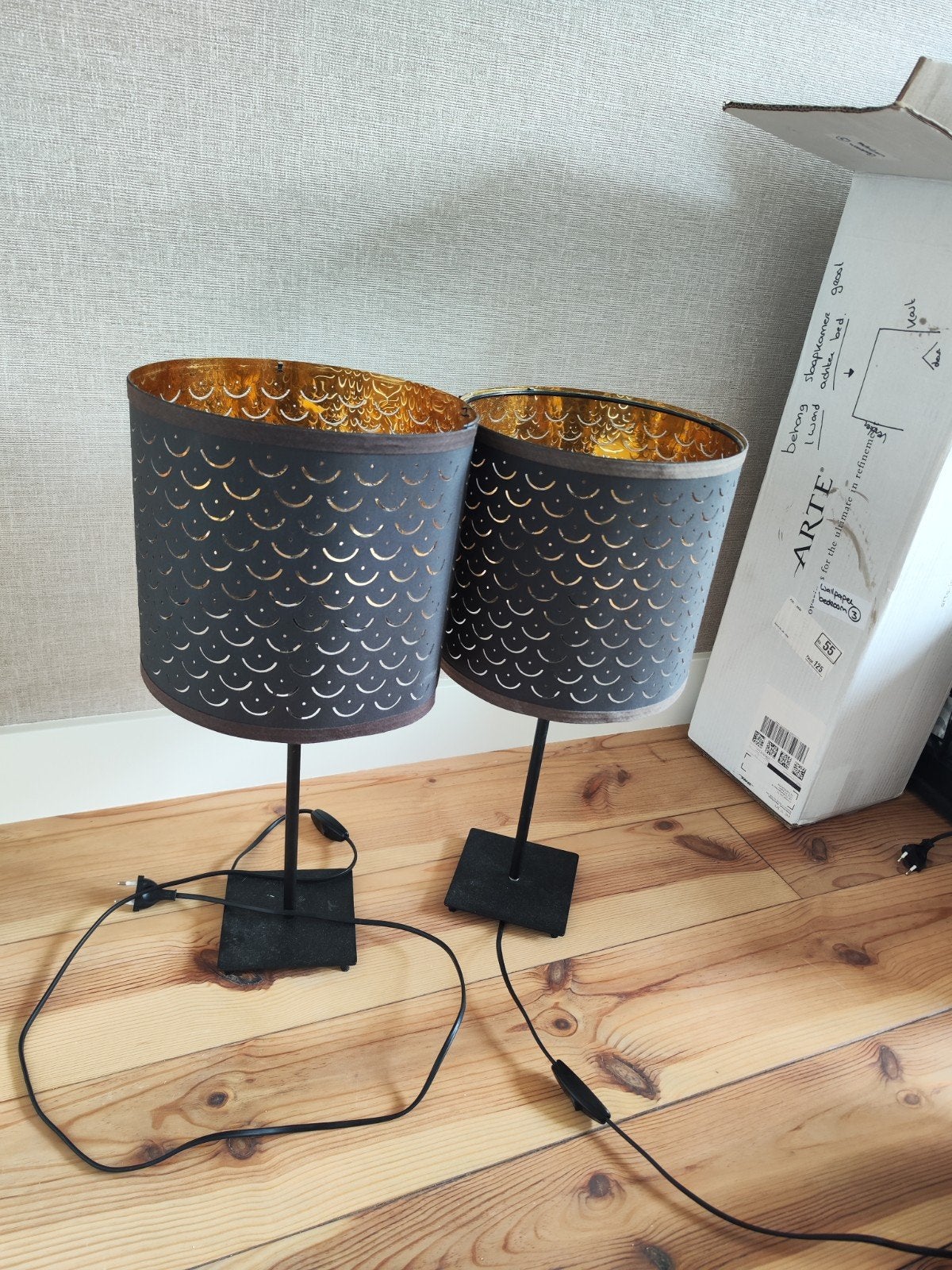 Set van 2 tafellampen/ nachtlampjes zwart  in perfecte staat, Huis en Inrichting, Lampen | Tafellampen, Ophalen, Zwart, Design