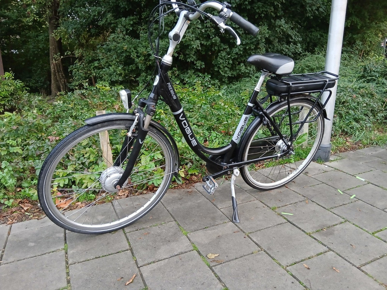 vogue premium damesfiets, Gebruikt, 47 tot 51 cm, 30 tot 50 km per accu, Ophalen