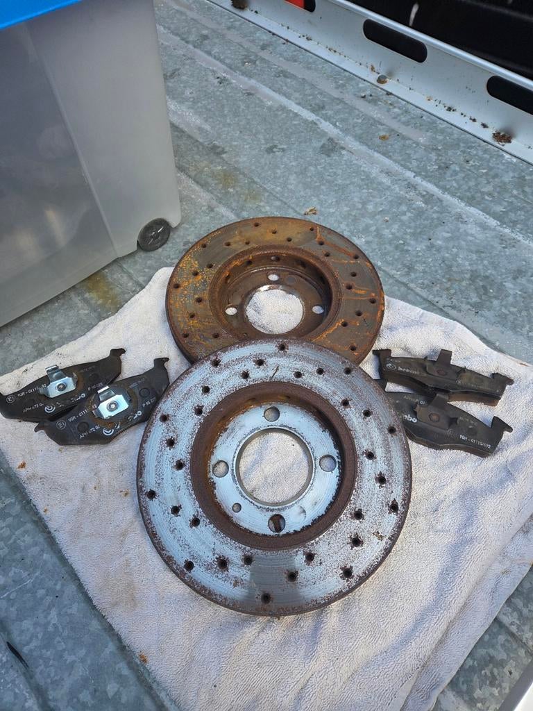 Polo G40 Brembo geboorde remschijven  en blokken, Auto-onderdelen, Ophalen of Verzenden