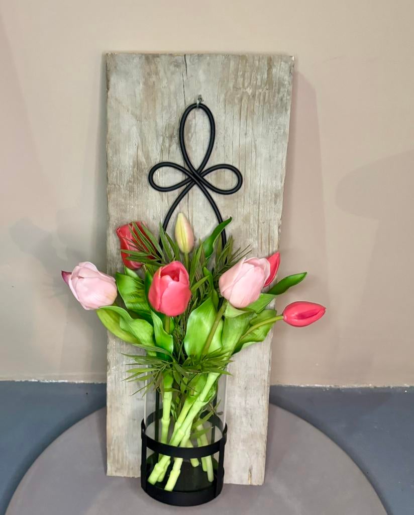 Wandpaneel met glazen cilinder vaas incl. Tulpen Nu €25,00, Huis en Inrichting, Woonaccessoires | Zuilen en Pilaren, Ophalen of Verzenden