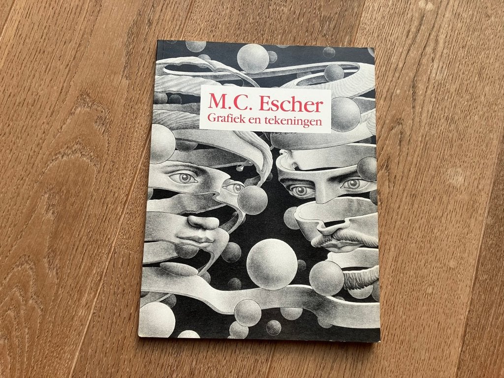 Boek Escher - Grafiek en Tekeningen 1990, Boeken, Gelezen, Ophalen of Verzenden, M.C. Escher, Overige onderwerpen