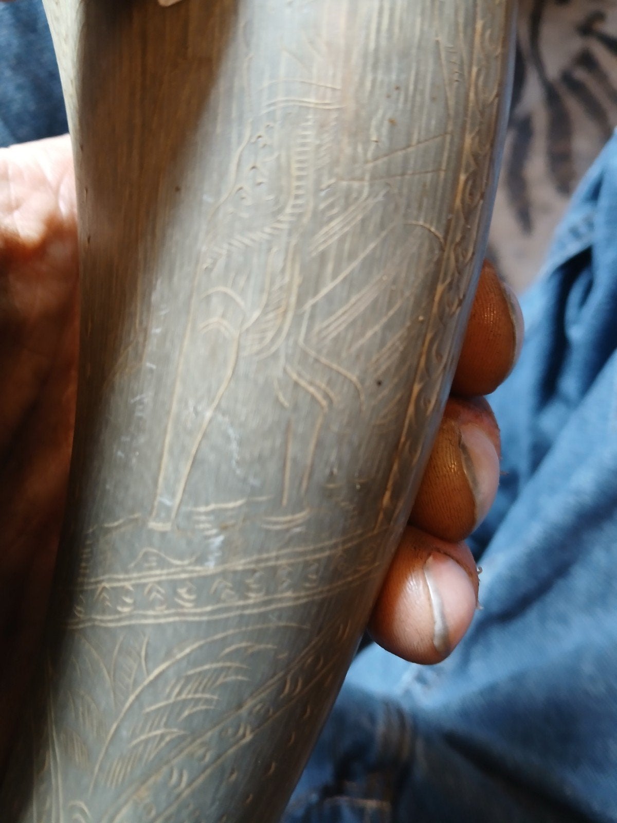 Antieke drinkhoorn met gravures, Ophalen of Verzenden