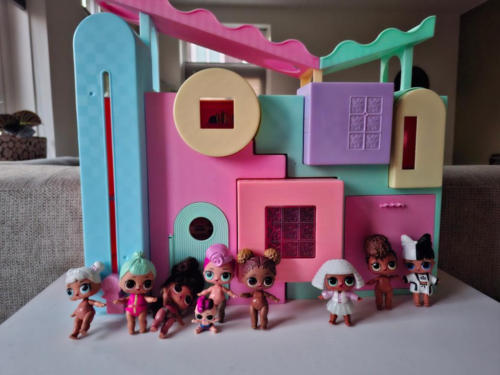 L.O.L. Surprise! Magic House + poppen, Kinderen en Baby's, Speelgoed | Poppenhuizen, Ophalen of Verzenden, Zo goed als nieuw, Poppenhuis