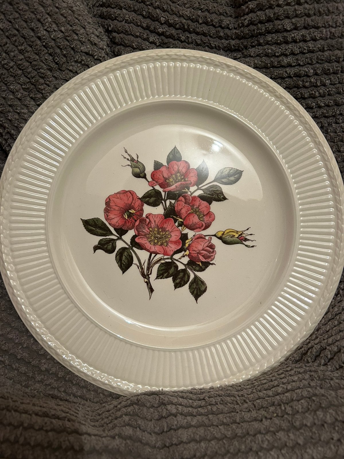 Zeer fraai wedgwood Briar Rose onderbord serveerbord, Ophalen of Verzenden, Zo goed als nieuw, Porselein