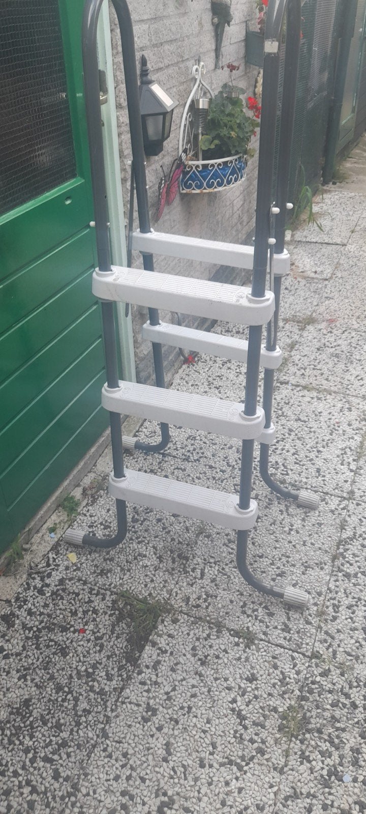 Zwembadladder - Gebruikt maar in goede staat, Doe-het-zelf en Verbouw, Ladders en Trappen, Ophalen of Verzenden