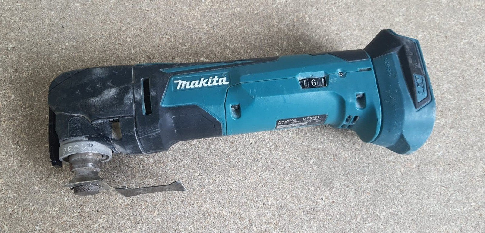Makita multitool DTM 51 met bakjes hulpstuk, Doe-het-zelf en Verbouw, Ophalen of Verzenden, Gebruikt