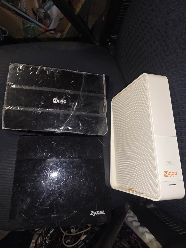 Diverse modems en routers (Ziggo, ZyXEL), Ophalen of Verzenden, Gebruikt, Router met modem, Ziggo, ZyXEL
