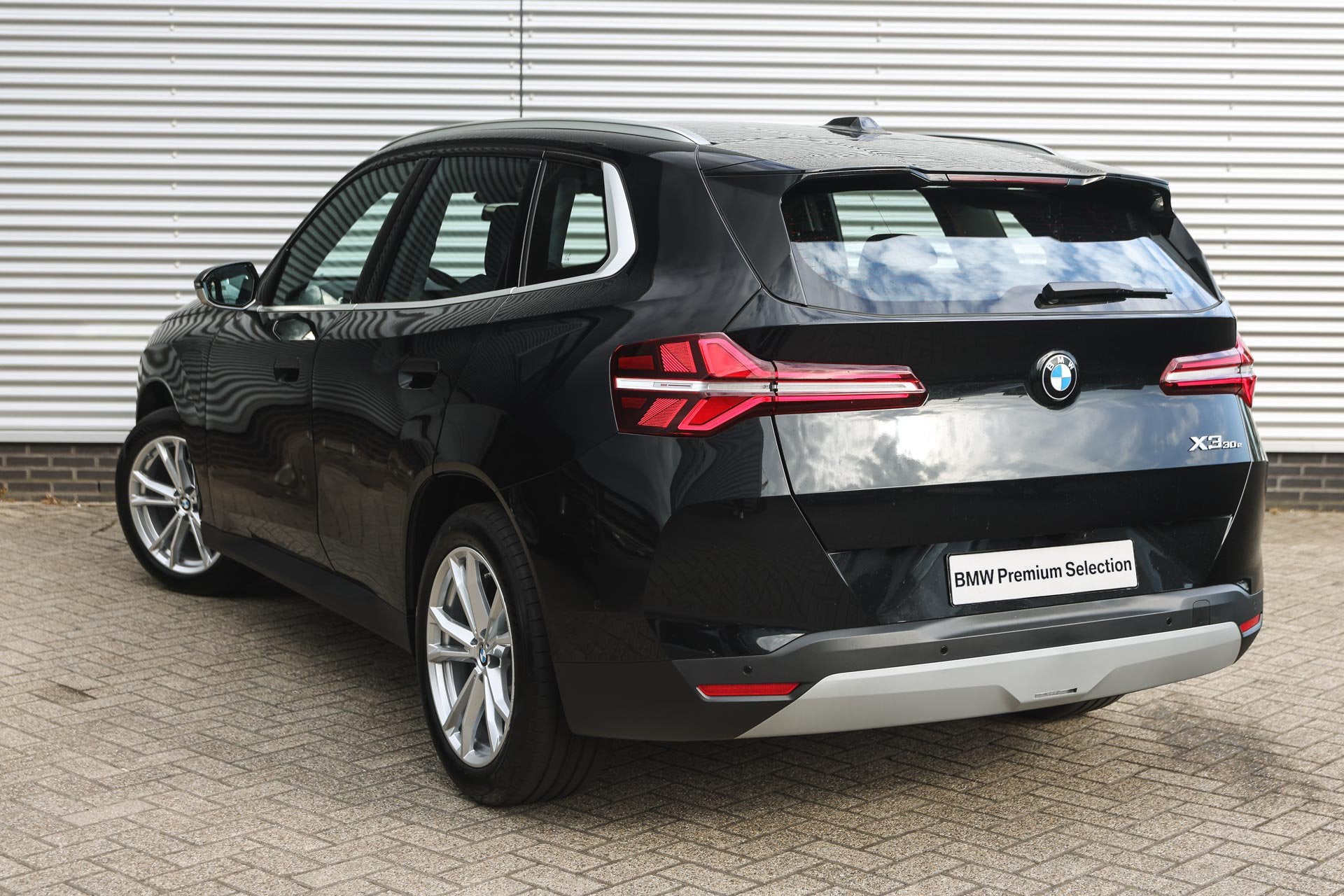 BMW X3 30e xDrive Automaat / Sportstoelen / Achteruitrijcame, 1998 cc, Gebruikt, 4 cilinders, Zwart
