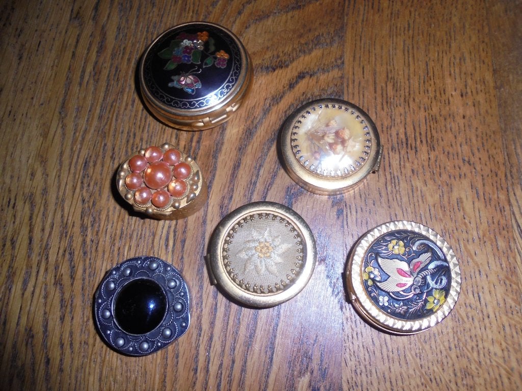 Pillendoosje 6 stuks in 1 koop / Met versiering, Antiek en Kunst, Ophalen of Verzenden