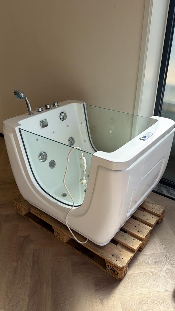 Luxe babyspa met glazen wand en jets, Ophalen, Zo goed als nieuw, Met bad
