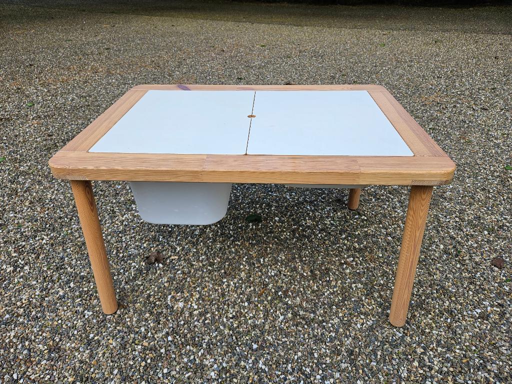 Speeltafel Ikea Flisat inclusief 2 opbergbakken, Ophalen, Zo goed als nieuw, Tafel(s)