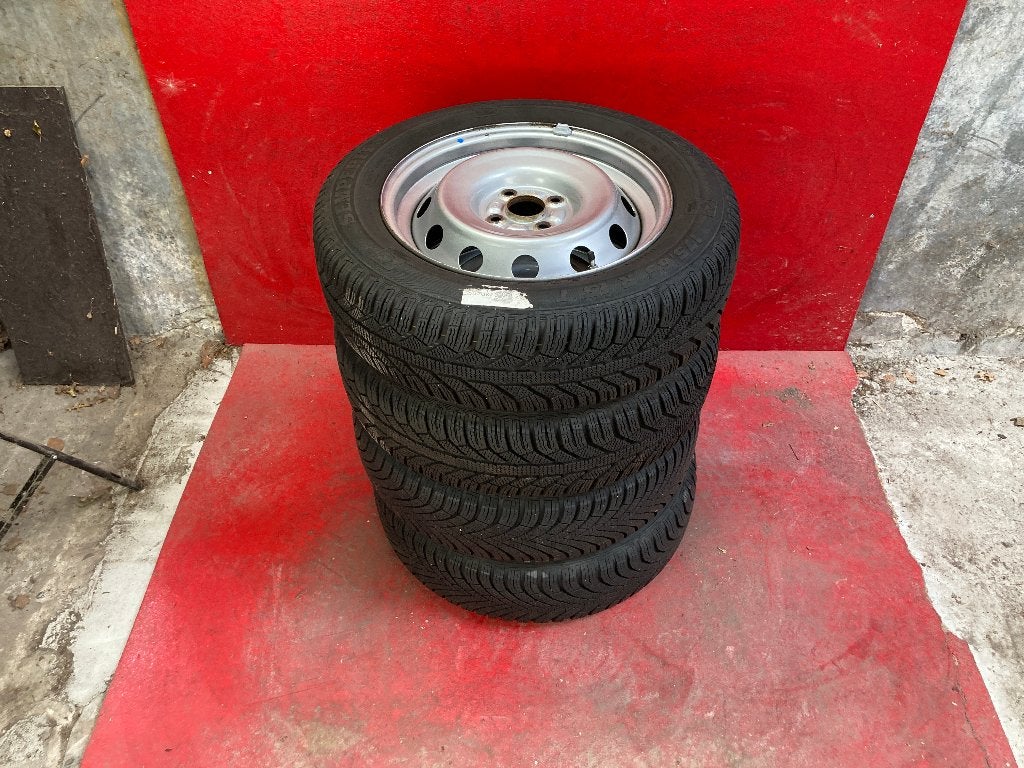 Winterbanden Suzuki Swift 175/65R15, Auto-onderdelen, Gebruikt, 15 inch, 175 mm, .