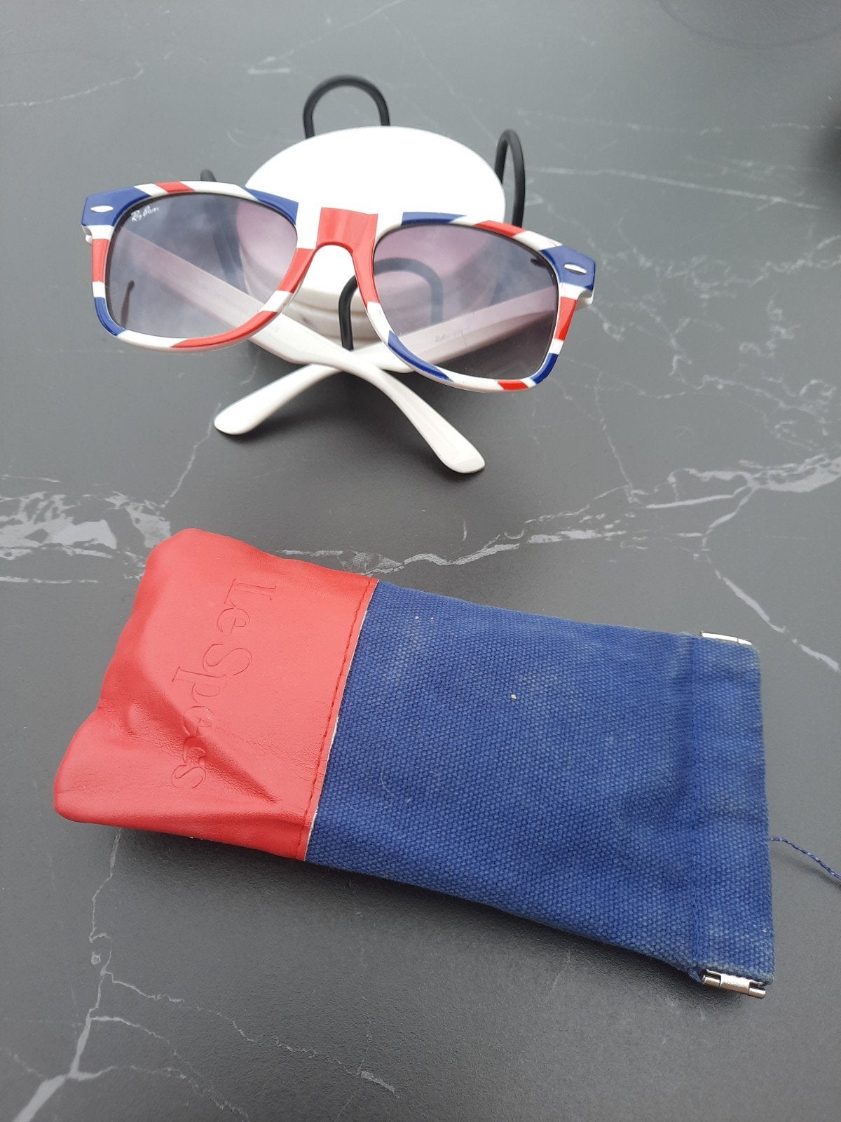 Zonnebril met Union Jack design en Le Specs hoesje, Overige merken, Zonnebril, Blauw, Ophalen of Verzenden
