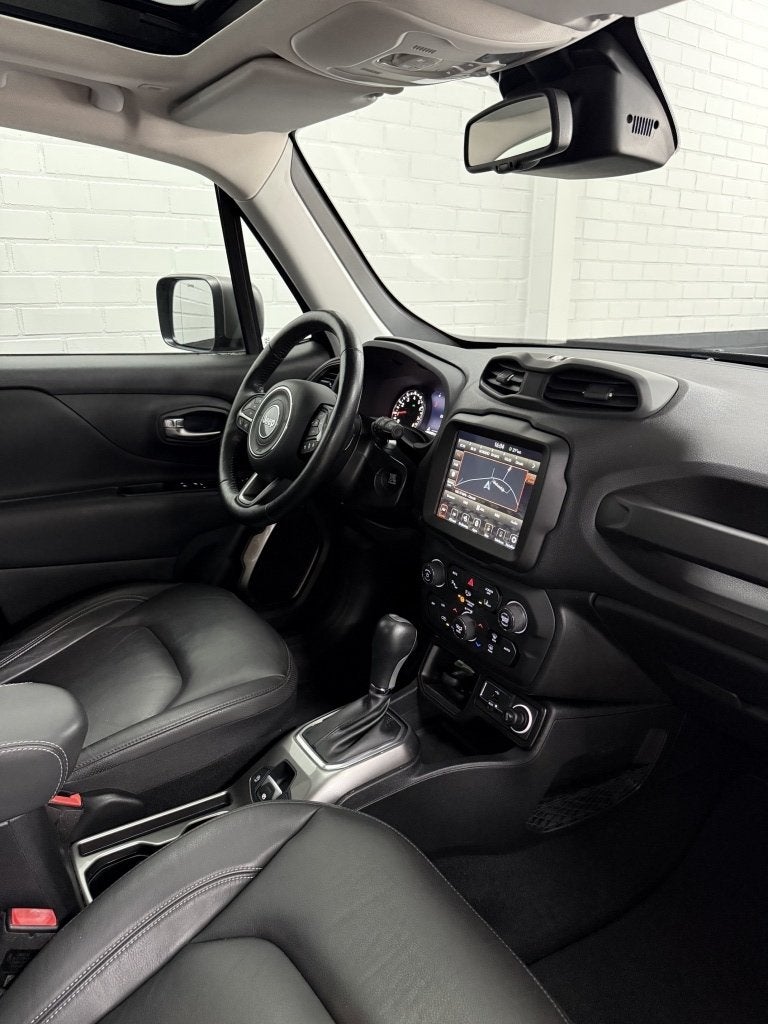Jeep Renegade 1.3T Freedom/Leer/Pano/Afn. Trekhaak/Camera/En, Dealer onderhouden, Gebruikt, 4 cilinders, Met garantie (alle)