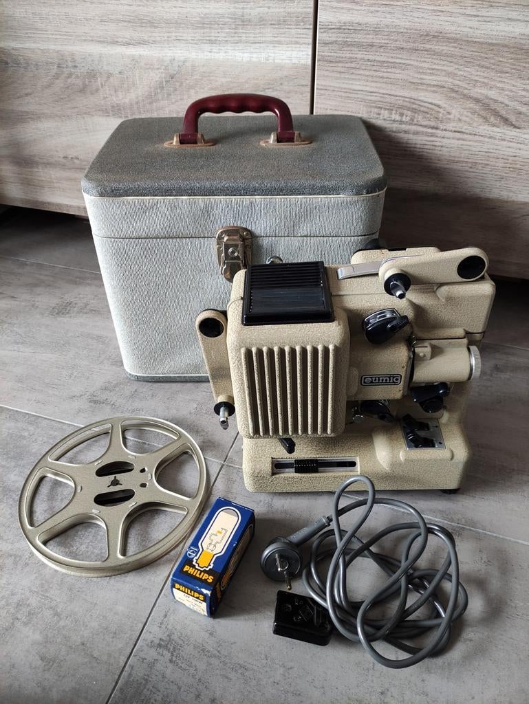 Eumig type P8 m imperial filmprojector in doos, Verzamelen, Fotografica en Filmapparatuur, Ophalen of Verzenden, Projector