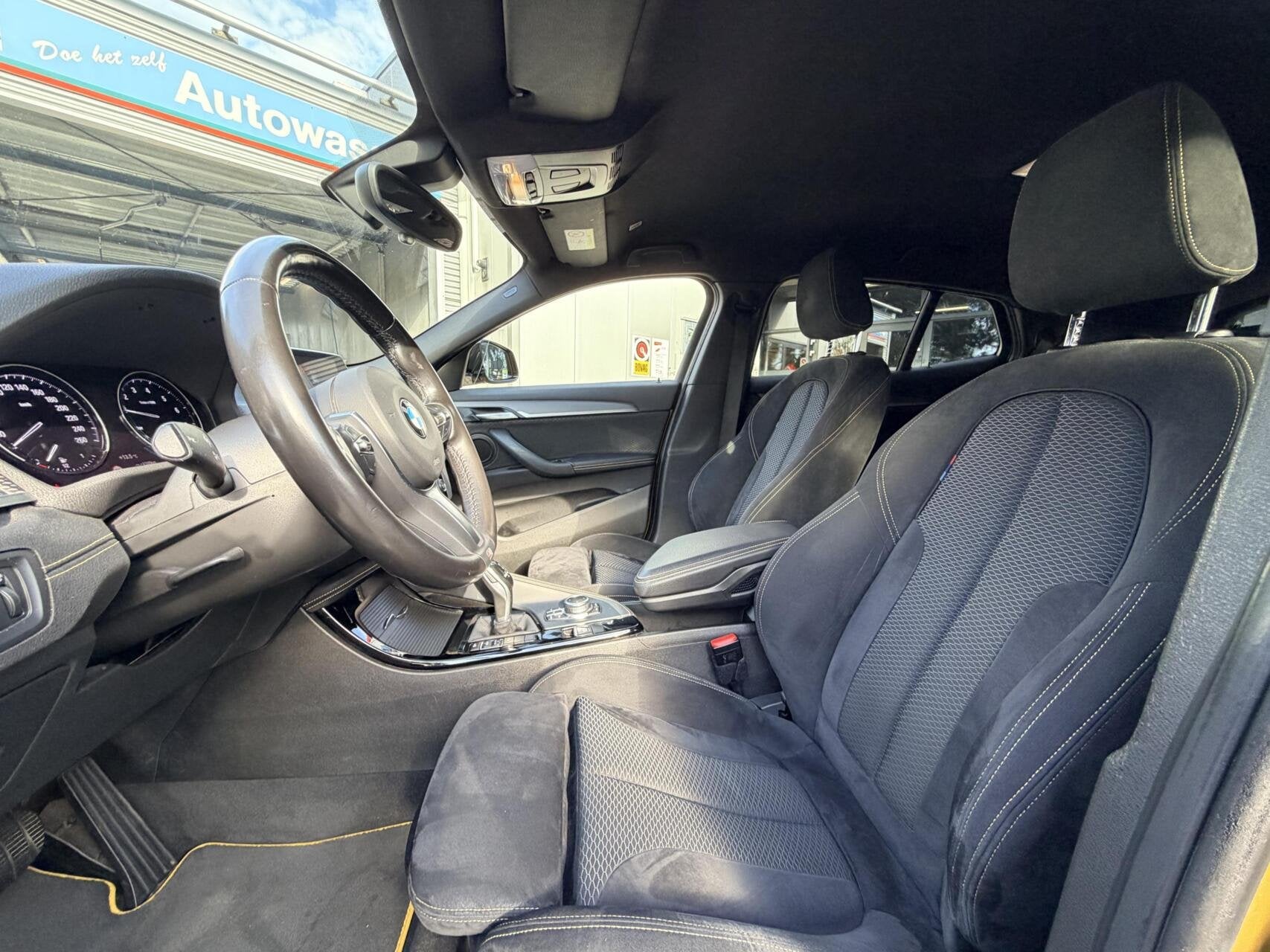 BMW X2 sDrive18i Executive | Automaat | M Sport | Trekhaak |, Auto's, Dealer onderhouden, Gebruikt, Alcantara, 3 cilinders
