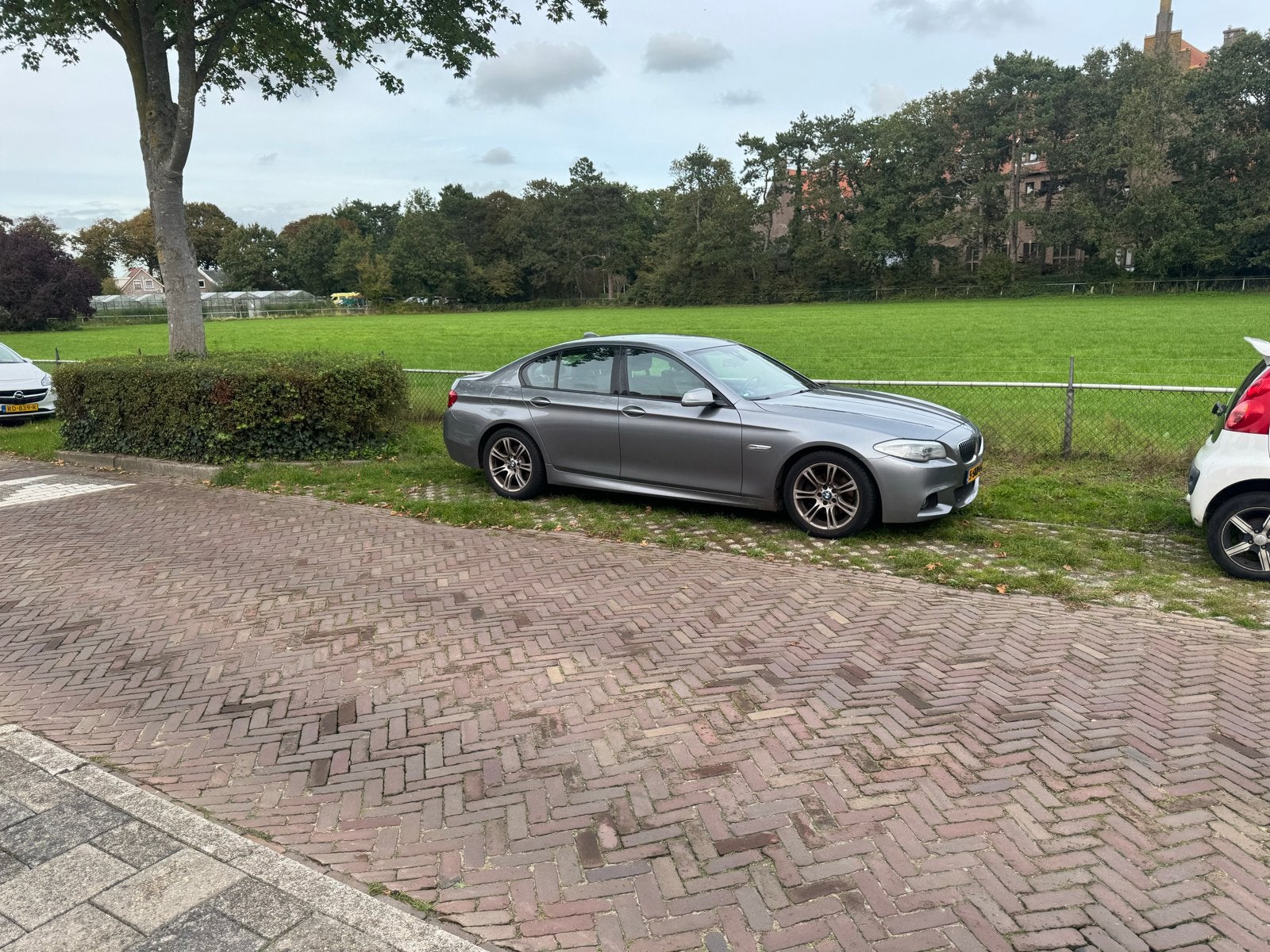 BMW 5-Serie 520i 184pk Aut. 2013 Grijs, Auto's, 4 cilinders, 2000 kg, Origineel Nederlands, Particulier