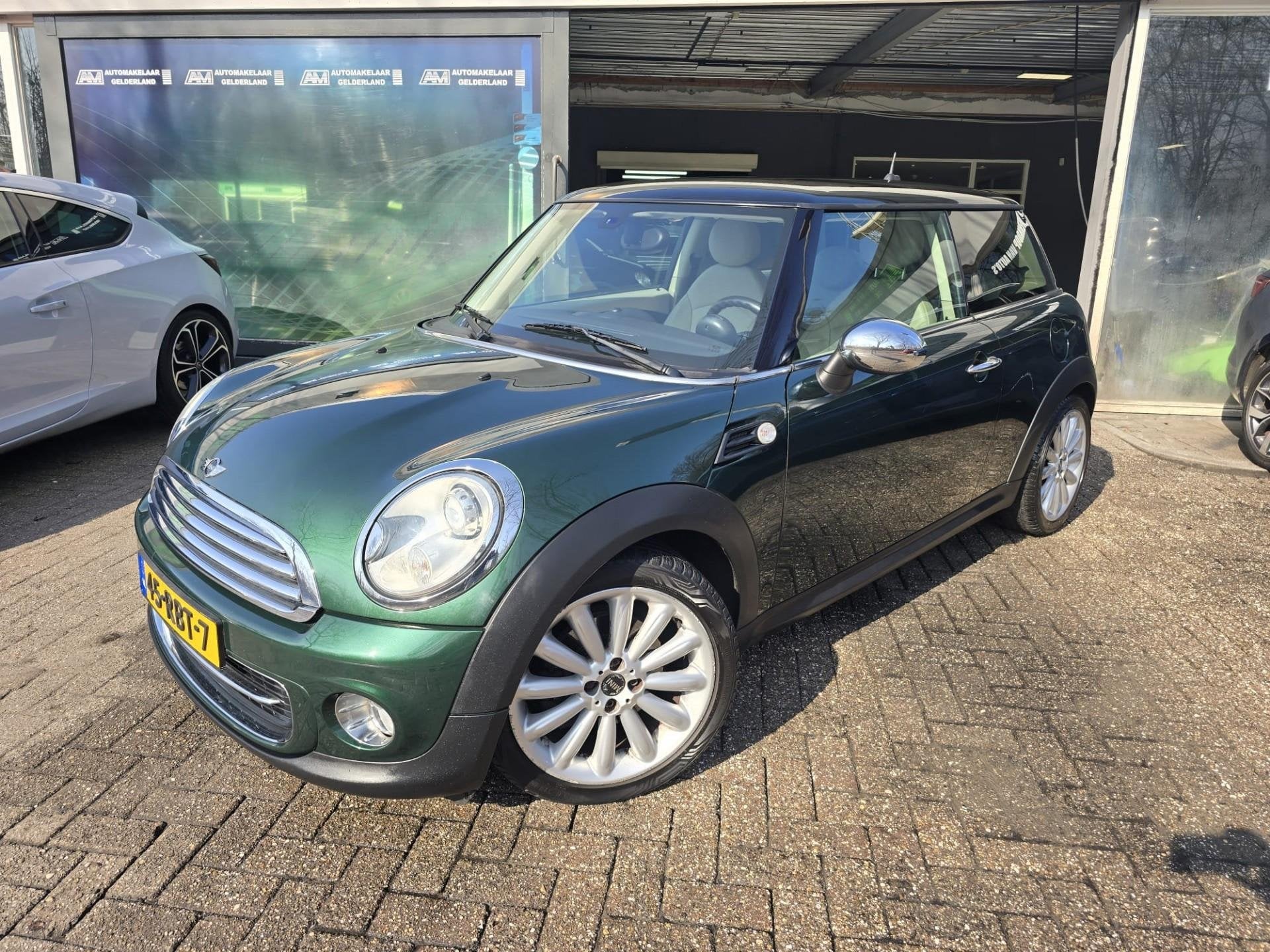 Mini Mini 1.6 Cooper 10 Years II | 2E EIGENAAR | 12MND GARAN, Auto's, Voorwielaandrijving, Euro 5, Beige, 4 cilinders