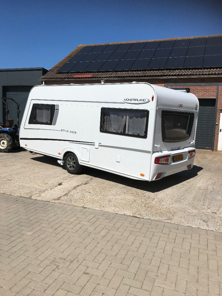 LMC Style 460E Münsterland caravan met voortent, Caravans en Kamperen, Standaardzit, 2 aparte bedden, Particulier, Kachel