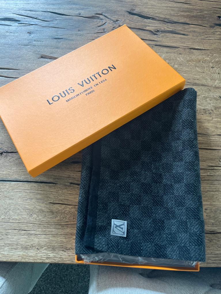 Louis Vuitton Damier Graphite Sjaal 100% Cashmere, Ophalen of Verzenden, Zo goed als nieuw, Maat 46/48 (XL) of groter, Sjaal