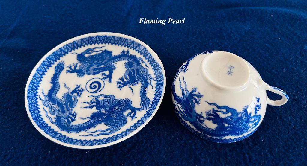 Teab Kop & Schotel draak Flaming Pearl Blauw Wit Japan, Antiek en Kunst, Ophalen