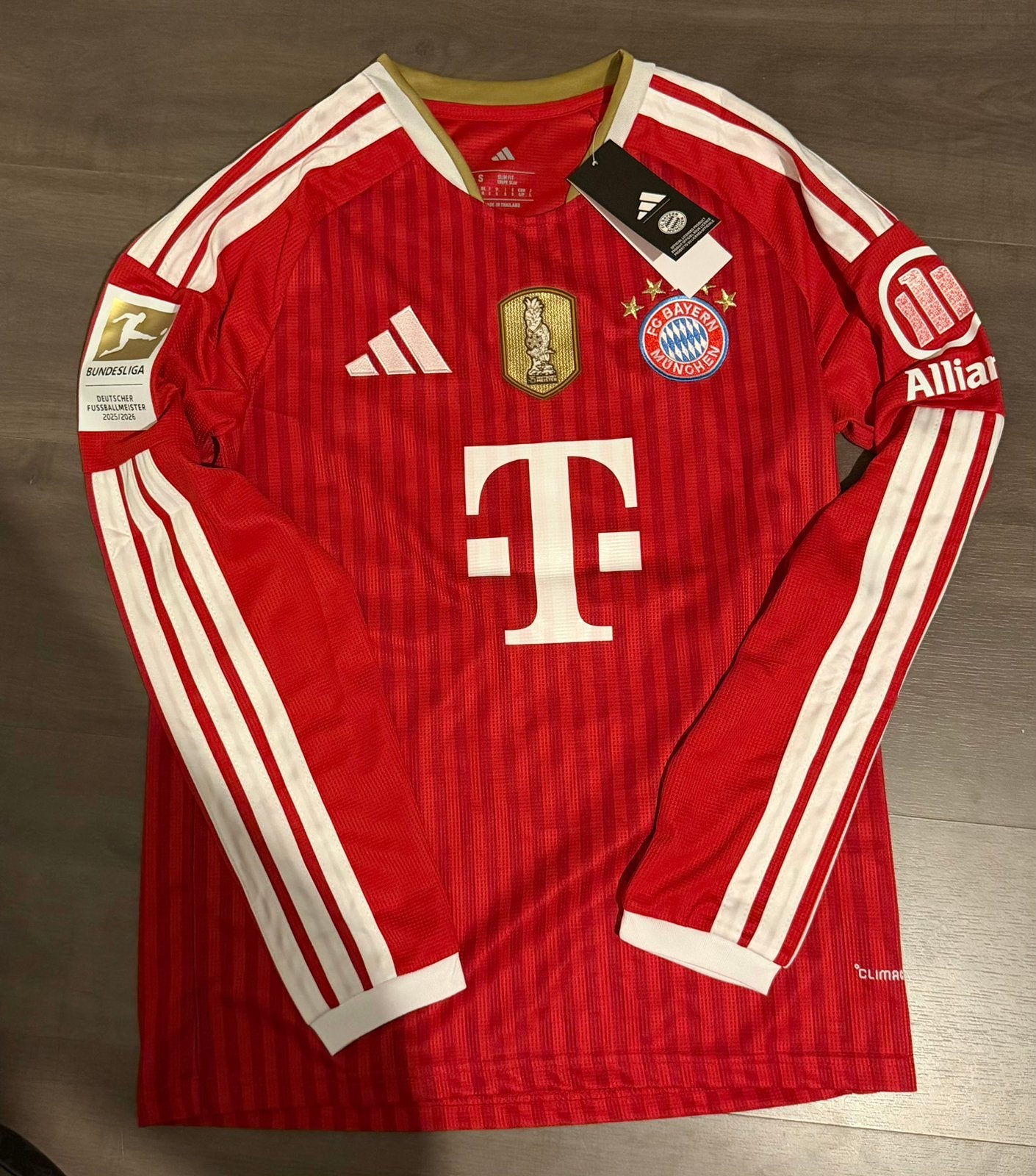 Saibari Bayern Munchen longsleeve maat S lange mouwen, Sport en Fitness, Voetbal, Maat S, Verzenden, Nieuw, Shirt