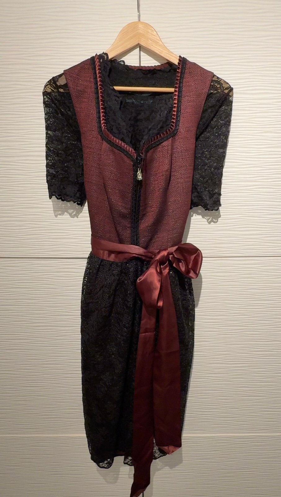 Zeer mooie midi Dirndl 44-46, Maat 42/44 (L), Ophalen of Verzenden, Kleding, Overige thema's